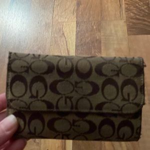 Wallet/Billfold brown lots of card space and inside zipper and pocket on back